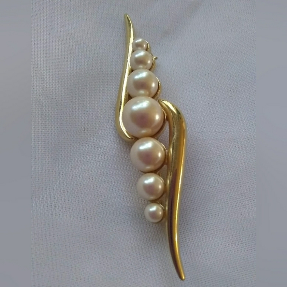 Vintage Monet Gold Pearl Brooch Pin Signed Fabulous!